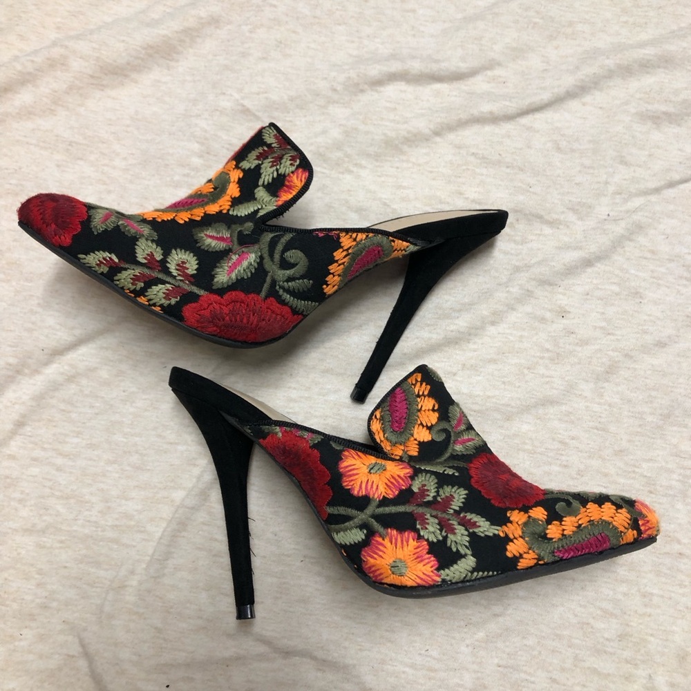 Wild Diva Lounge Embroidered Floral Heels size 7 Festival Wedding Guest Formal - Picture 3 of 9